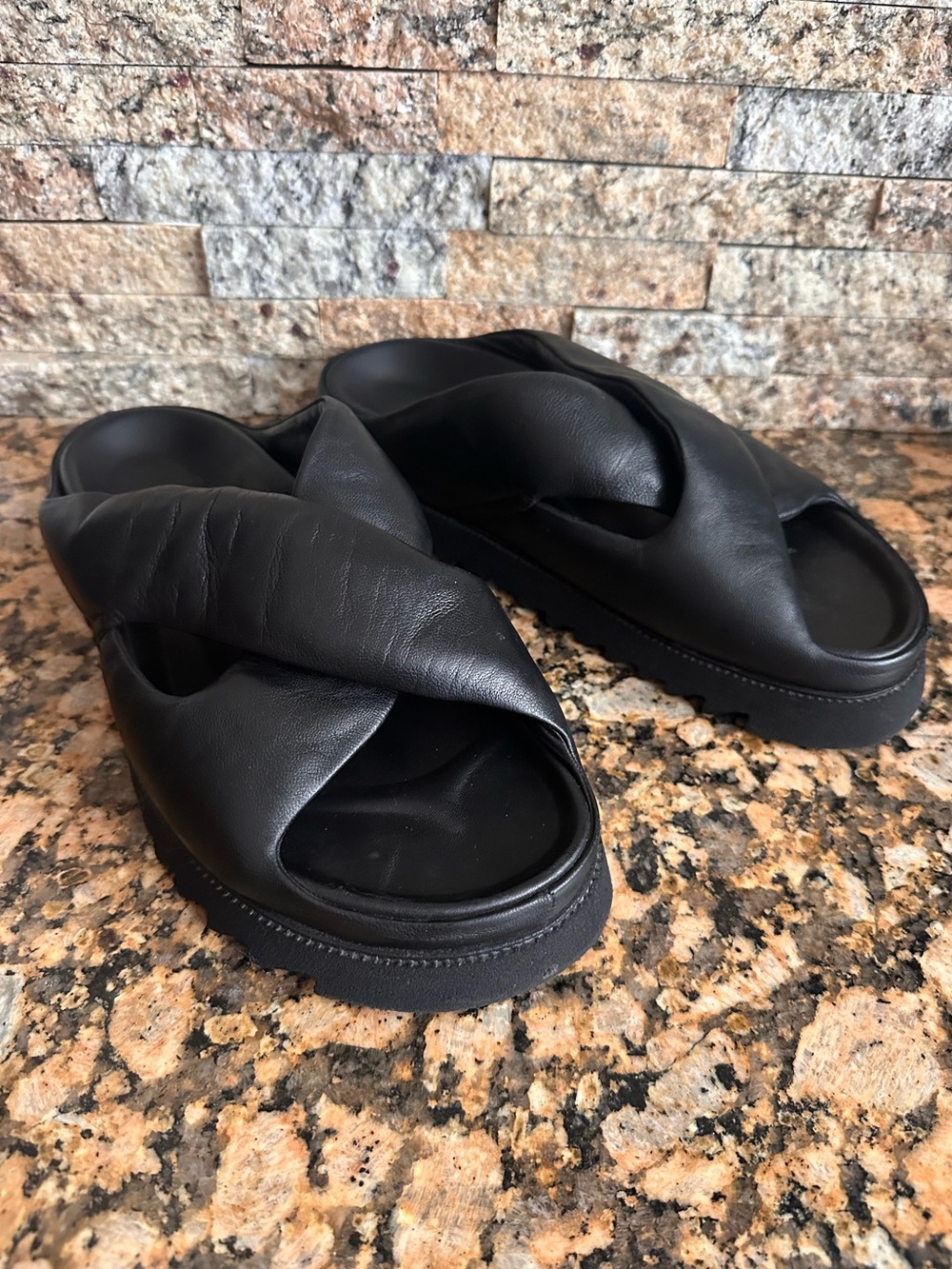 La Canadienne Brittney Slide Sandal